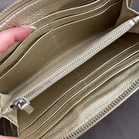 Tory Burch gold leather wallet - Picture 4 of 6